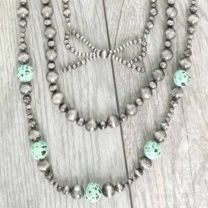 Western Bow Pendant Beaded Necklace